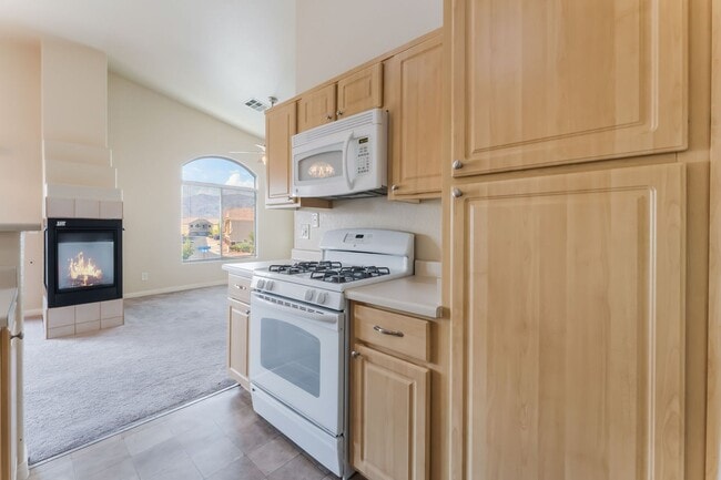 Building Photo - Gated Community  Townhome  2 bedroom, 2 ba...