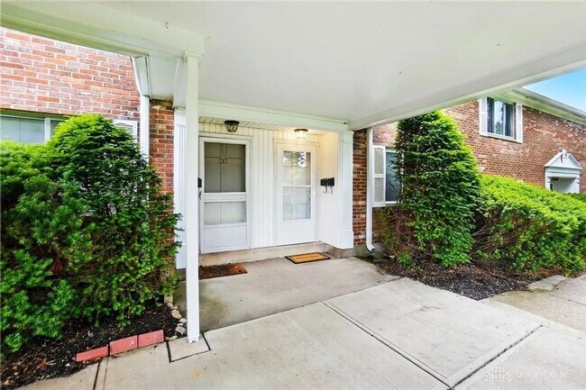Building Photo - Charming 2BR Condo in Heart of Centerville