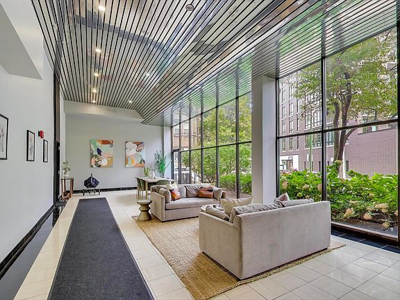 Building Photo - 2754 N Hampden Ct