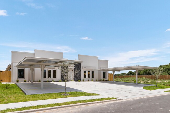 Building Photo - 2014 Summerland Ln