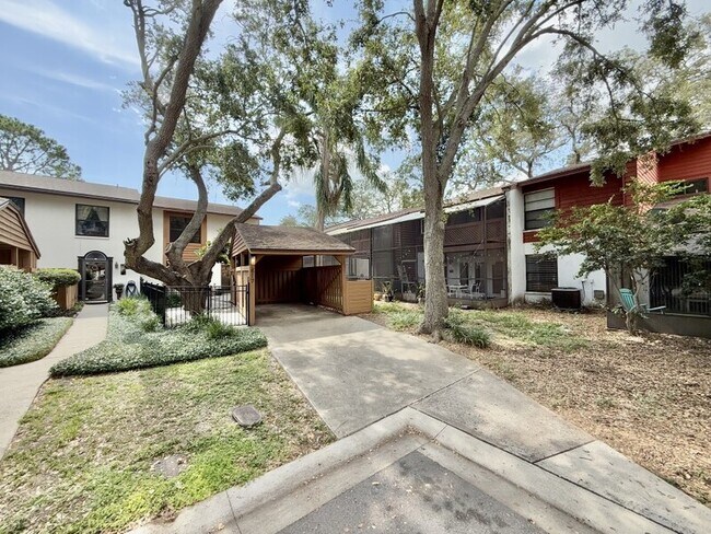 Building Photo - 817 Fairwood Forest Dr