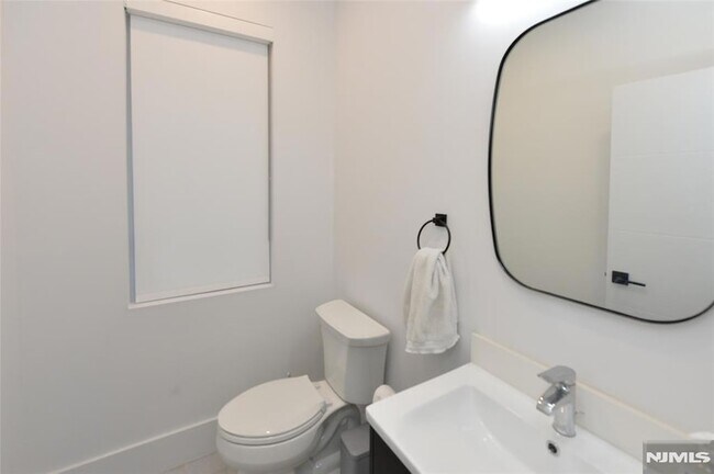 Building Photo - 65 Franklin St