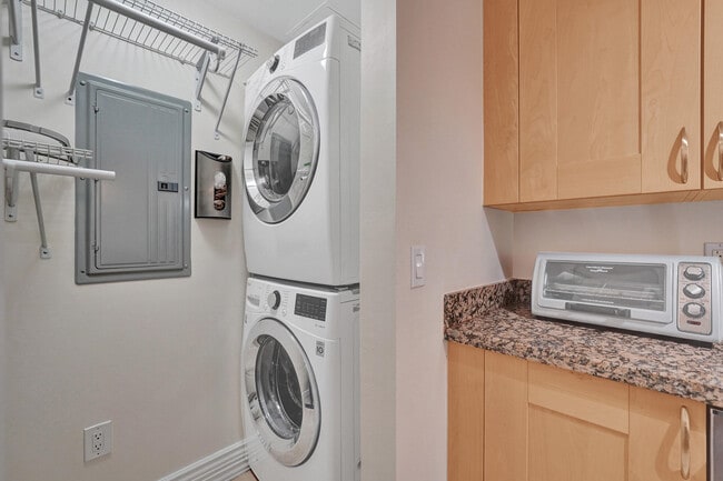 Building Photo - 350 SE 2nd St