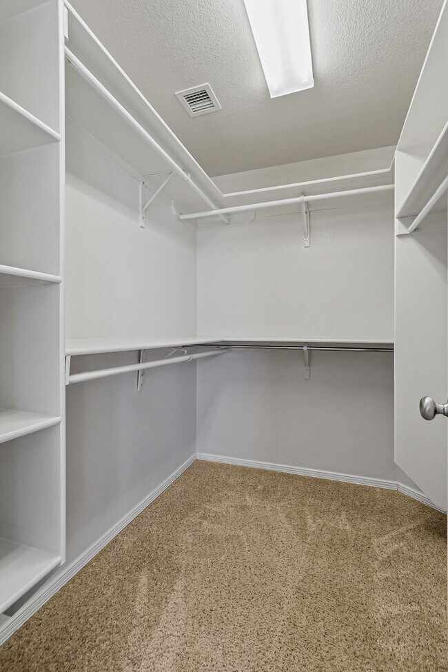 Building Photo - "Spacious 4-Bed Oasis with Granite Touches...