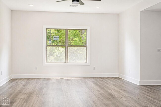 Building Photo - 5400 Lotus Street