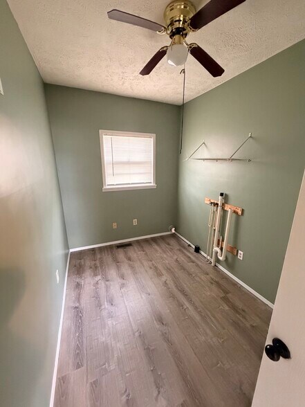 Building Photo - 608 SE Vine St