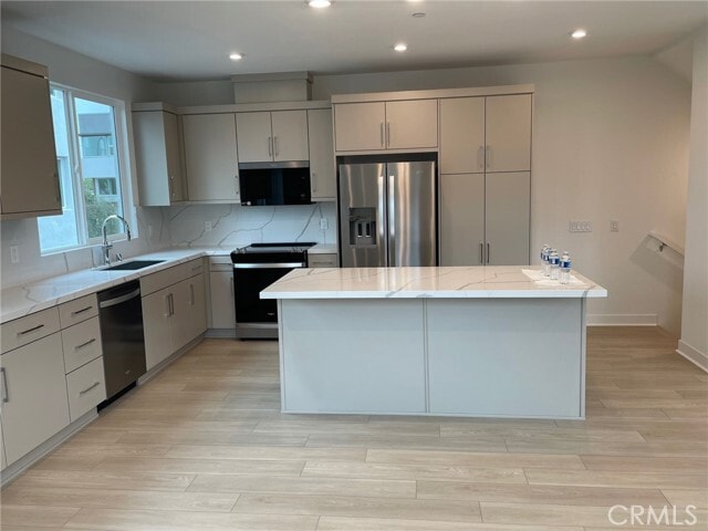 Building Photo - 691 S Lyon St