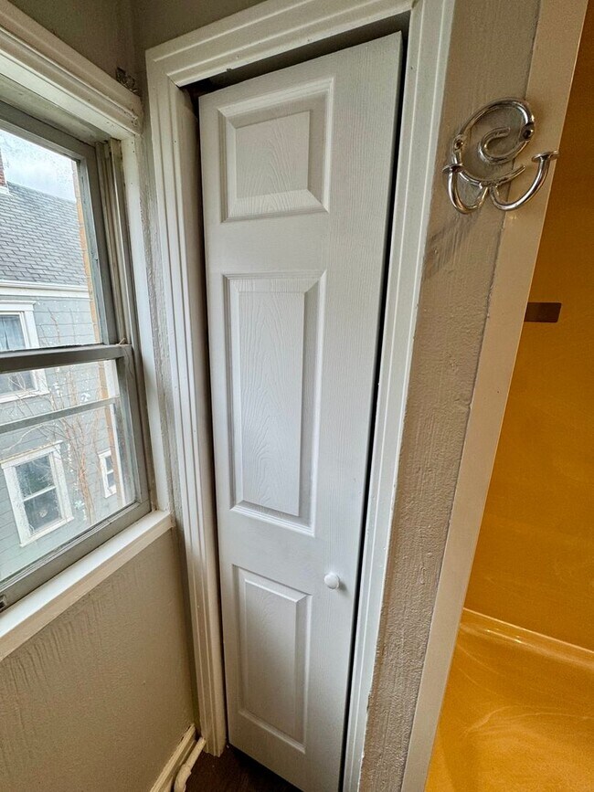 Building Photo - 111 S Ohio St