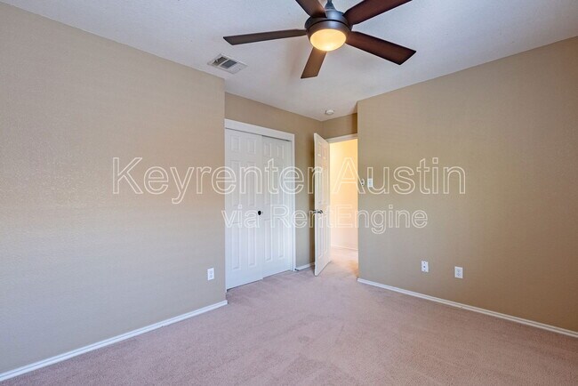 Building Photo - 1610 Yoakum St