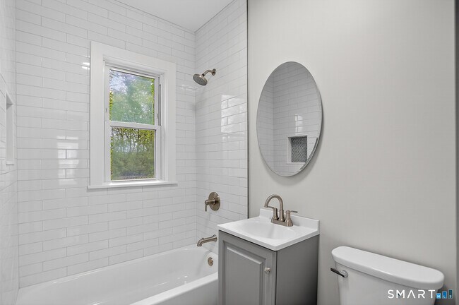 Building Photo - 95 Parrott Ave