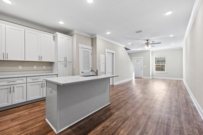 Building Photo - 246 N Sand Palm Rd