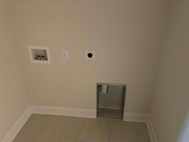 Building Photo - Vonore 37885 - 4 bedroom, 3 bath in Tellico Village - Contact Ed Johnson 865-924-5045