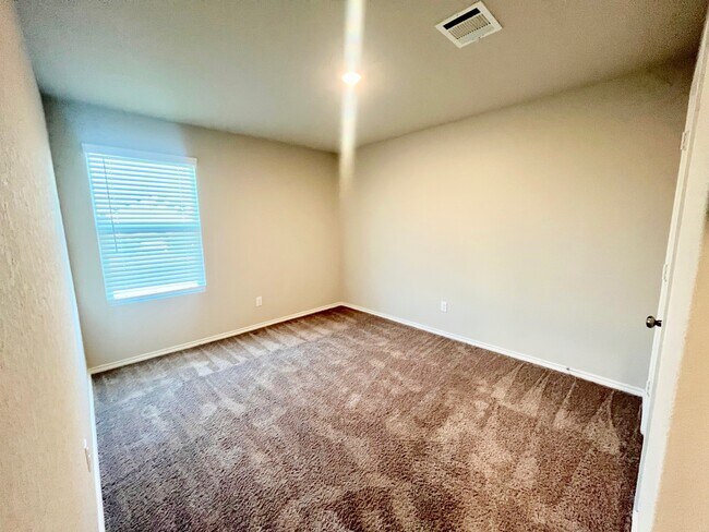 Building Photo - 10631 Varmus Dr