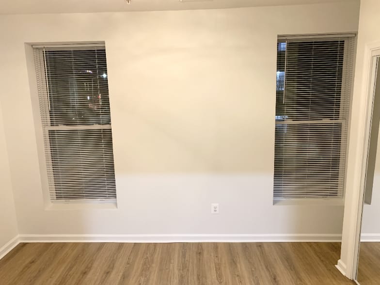 Building Photo - 1600 S Charles St