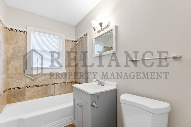 Building Photo - 1555 N Northeast Pkwy