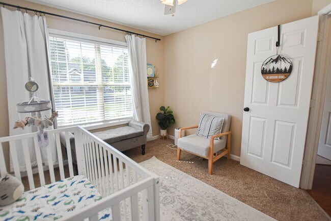 Building Photo - Pet Friendly Three Bedroom with Bonus!