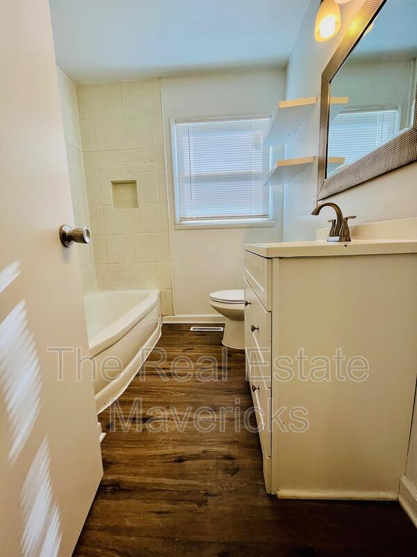 Building Photo - 533 E 52nd St