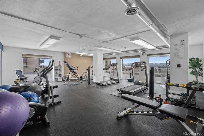 Building Photo - 800 N Washington St