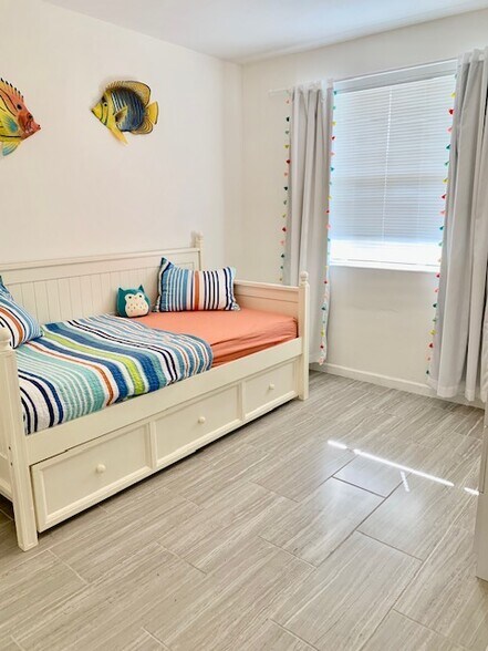 Building Photo - 16531 NE 35th Ave