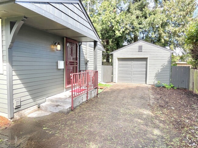 Building Photo - Parkrose Heights neighborhood, 3 bedroom, ...