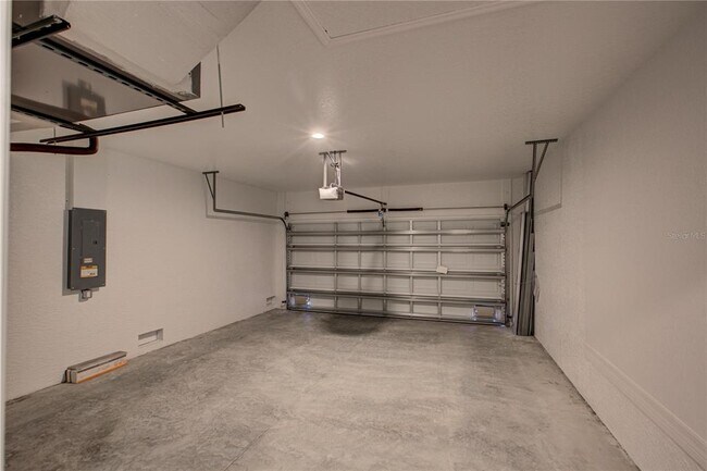 Building Photo - 129 Glades Dr