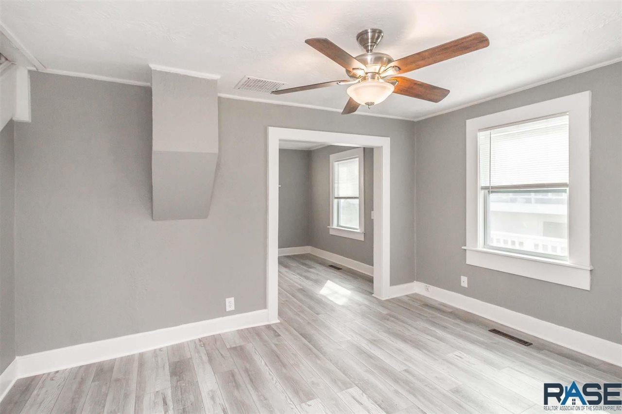 Living room - 926 N Walts Ave