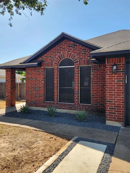 Building Photo - 504 Texas Ave