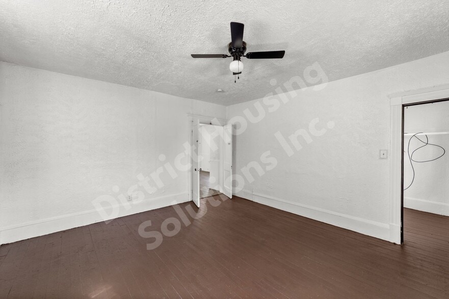 Building Photo - 8302 Sowinski Ave