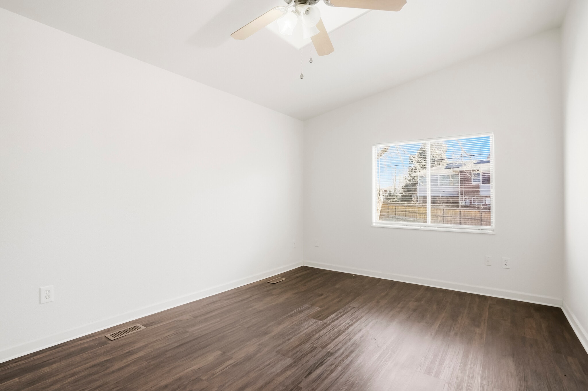 Bedroom 1 - 256 W Jefferson Ave