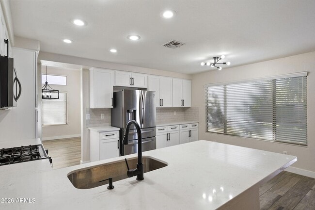 Building Photo - 1883 W Falcon Dr