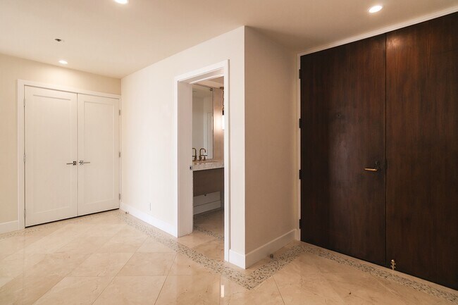 Formal Entry - 10430 Wilshire Blvd