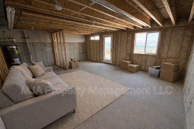 Building Photo - 222 Glencoe Dr