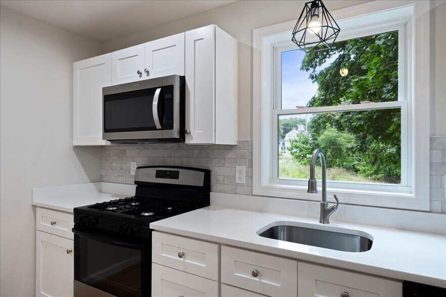 Building Photo - 62 N Main St