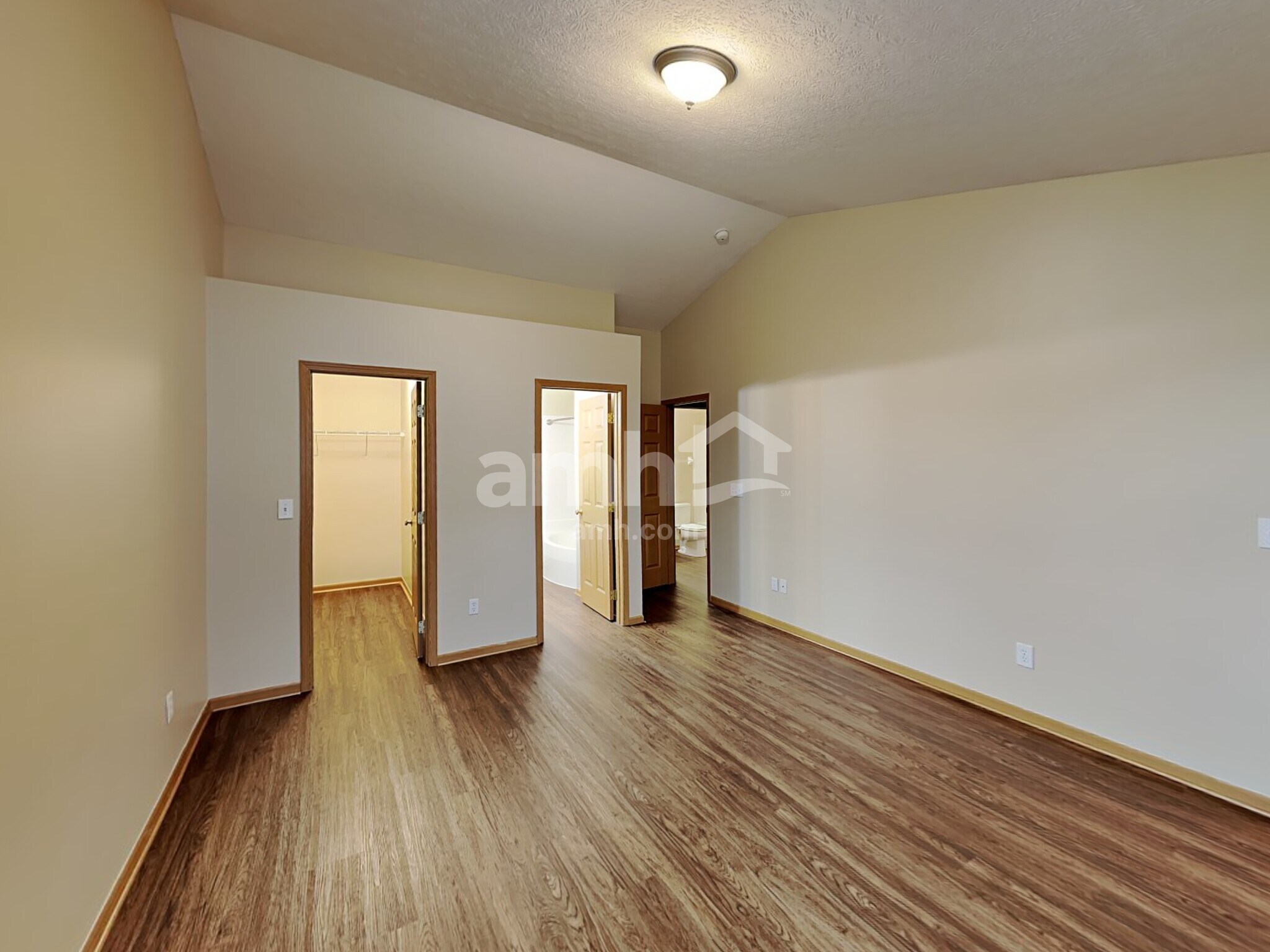 Building Photo - 69 Hutchison St