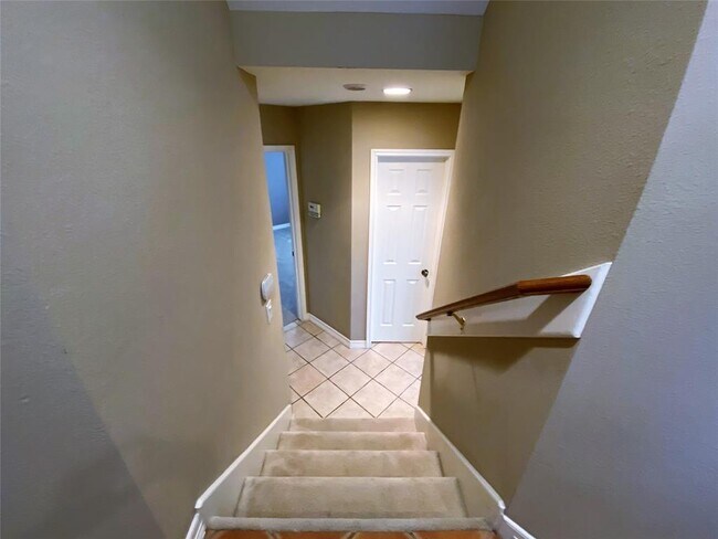 Building Photo - 5314 Blossom St