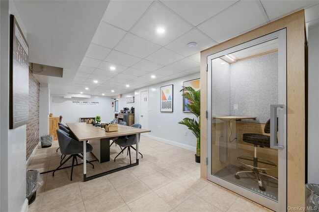 Building Photo - 220 Pelham Rd