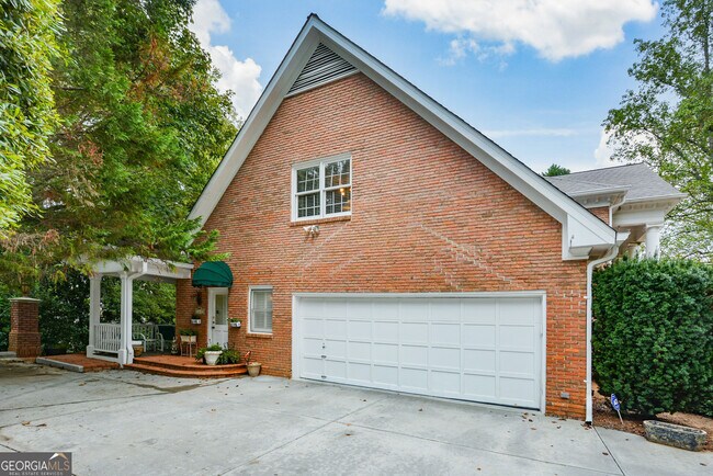 Building Photo - 1640 Lazy River Ln