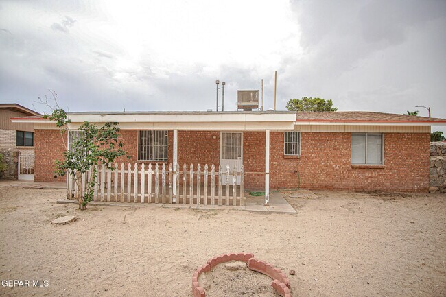Building Photo - 8548 Arboleda Dr
