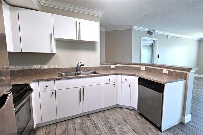 Building Photo - 816 Villa Cir