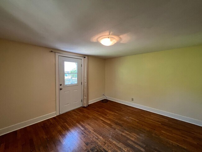 Building Photo - 544w13