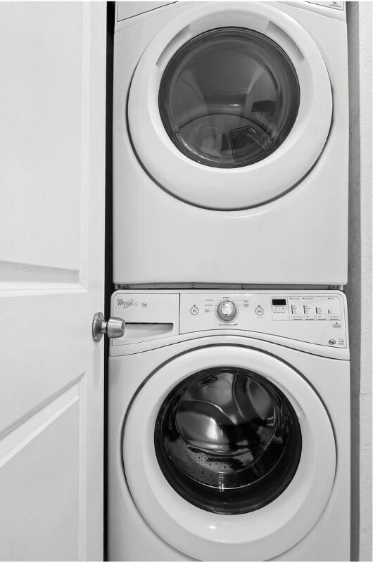 Building Photo - 3421 Pinewood Ave