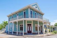Building Photo - Historic, Renovated 3BR with Wrap-Around Balcony Near St. Charles