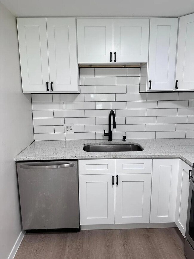 Building Photo - 3505 Iris St N