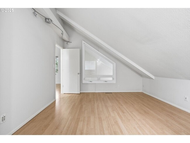 Building Photo - Rare 2 Bed 2 Bath + Loft Quintet Condo with Resort-Style Living in Portland’s West Hills