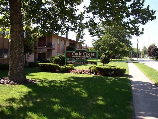 Building Photo - 8601 Manor Ave