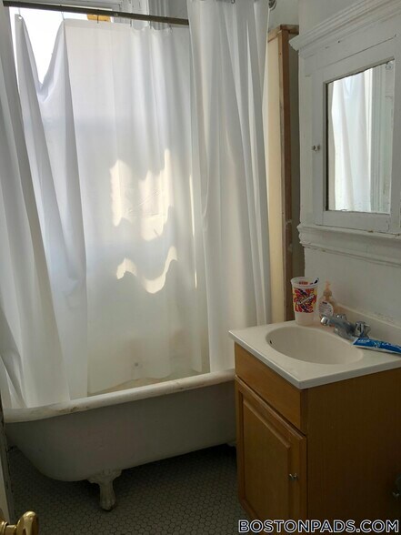 Building Photo - 1350 Commonwealth Ave