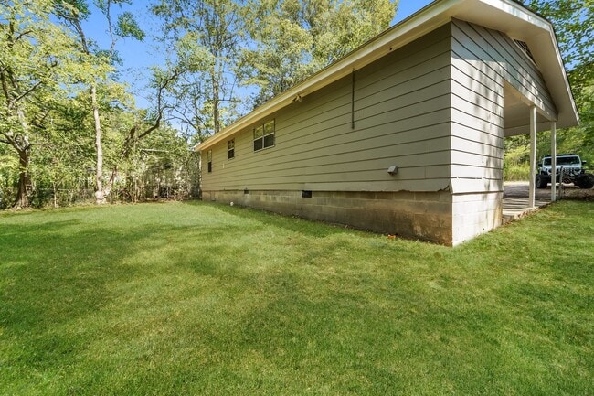 Building Photo - 2751 Glenn St