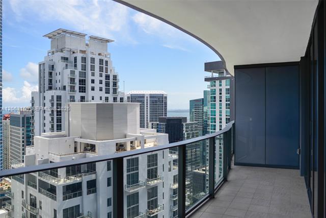 Building Photo - 1000 Brickell Plz