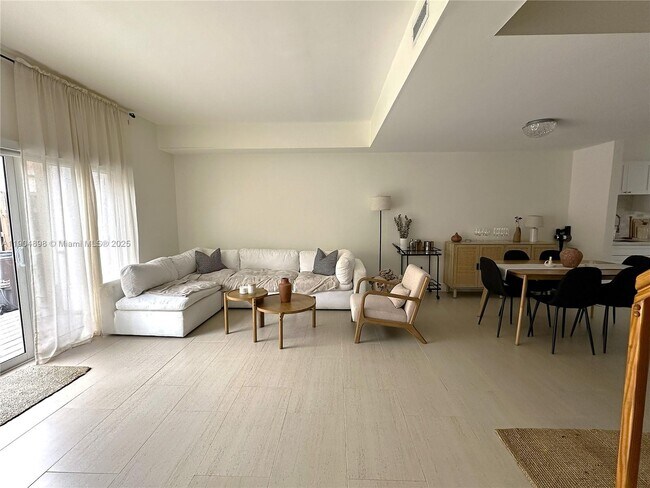 Building Photo - 14305 SW 57th Ln