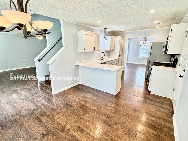 Building Photo - 1604 S Kalanchoe Ave W